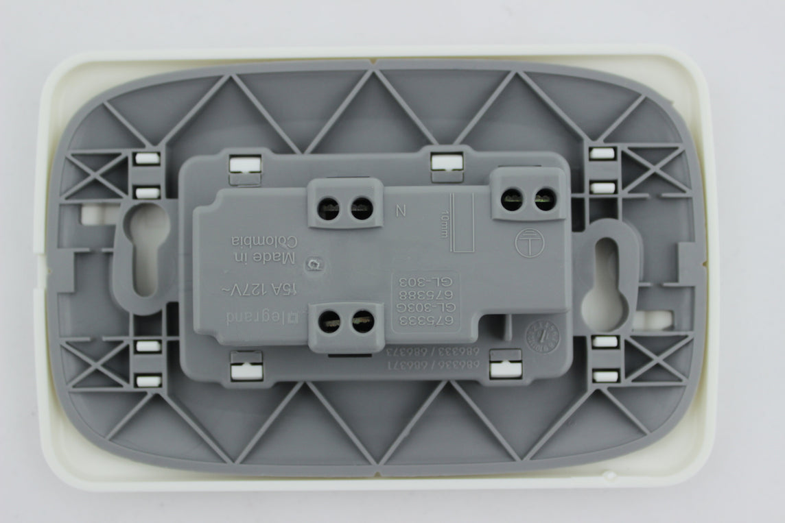 TOMA CORRIENTE DOBLE CON P/T AMBIA