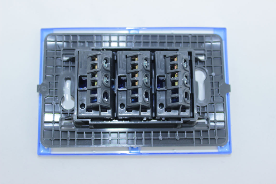 INTERRUPTOR TRIPLE 10A CLICKME