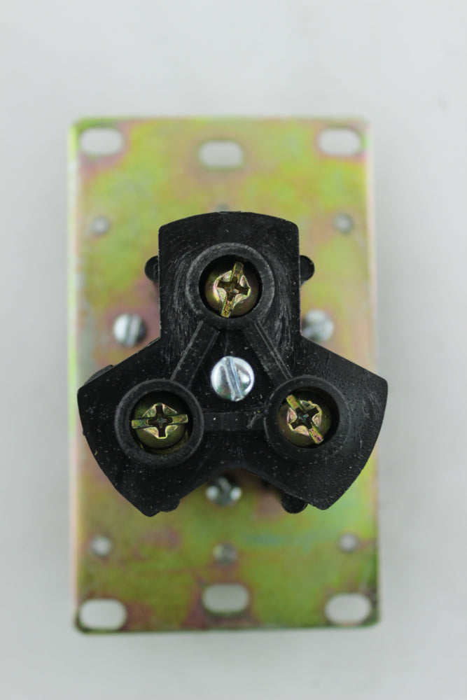 TOMA TRIFILAR INCRUSTAR 3X50 AMP