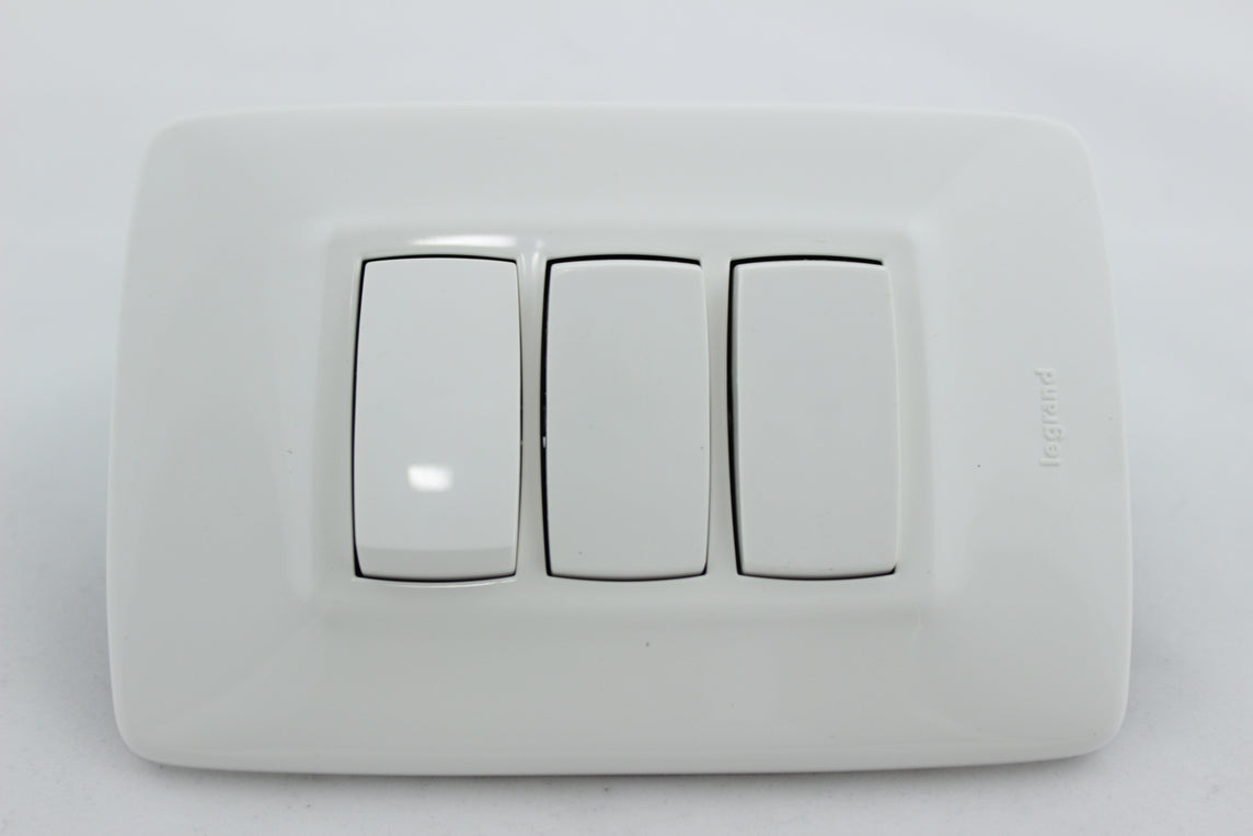 INTERRUPTOR CONMUTABLE TRIPLE ARQUEA BLANCA
